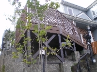 傾斜地・変形土地ウッドデッキ束柱アルミタイプ 施工後　奈良県奈良市学園南