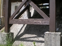傾斜地・変形土地ウッドデッキ束柱腐食１０年ぐらい　施工前　奈良県奈良市学園南